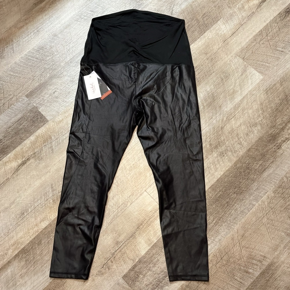 NWOT Isabel Maternity High Gloss Active Leggings Black Yoga Pants Size XS